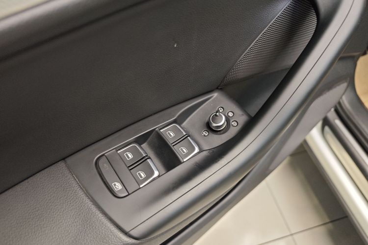 Audi Q3 2016 car image #26