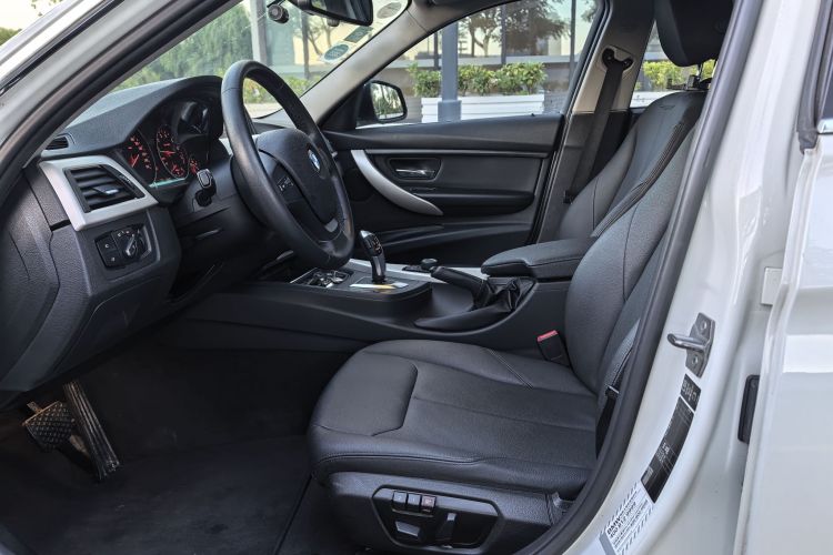 BMW 3 Series 2017 #16 BMW 3 Series 2017 car image #16