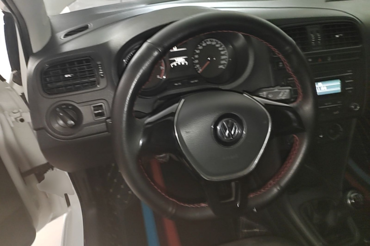 Volkswagen Polo 2019 car image #11