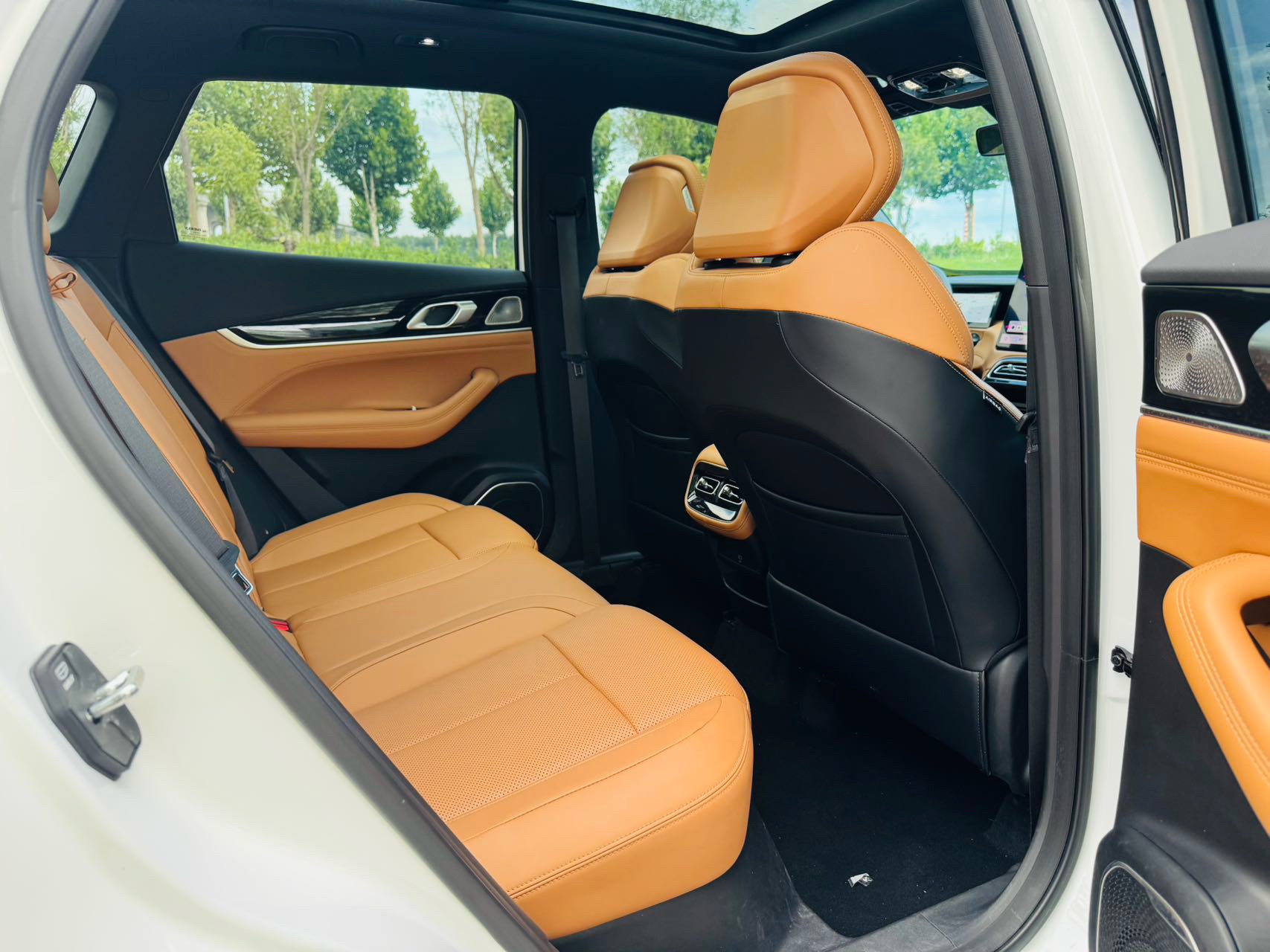 GEELY Boyue L 2025 car image #11
