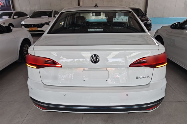 Volkswagen Bora 2026 car image #4