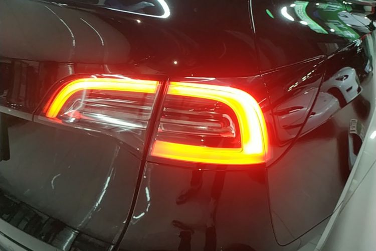 Tesla Model Y 2023 #8 Tesla Model Y 2023 car image #8