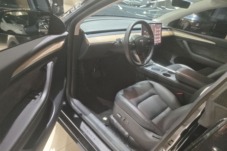 Tesla Model Y 2021 #16 Tesla Model Y 2021 car image #16