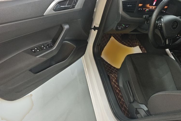 Volkswagen Polo 2023 car image #16