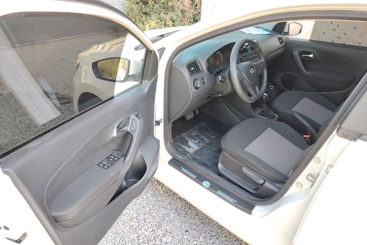 Volkswagen Polo 2019 car image #12