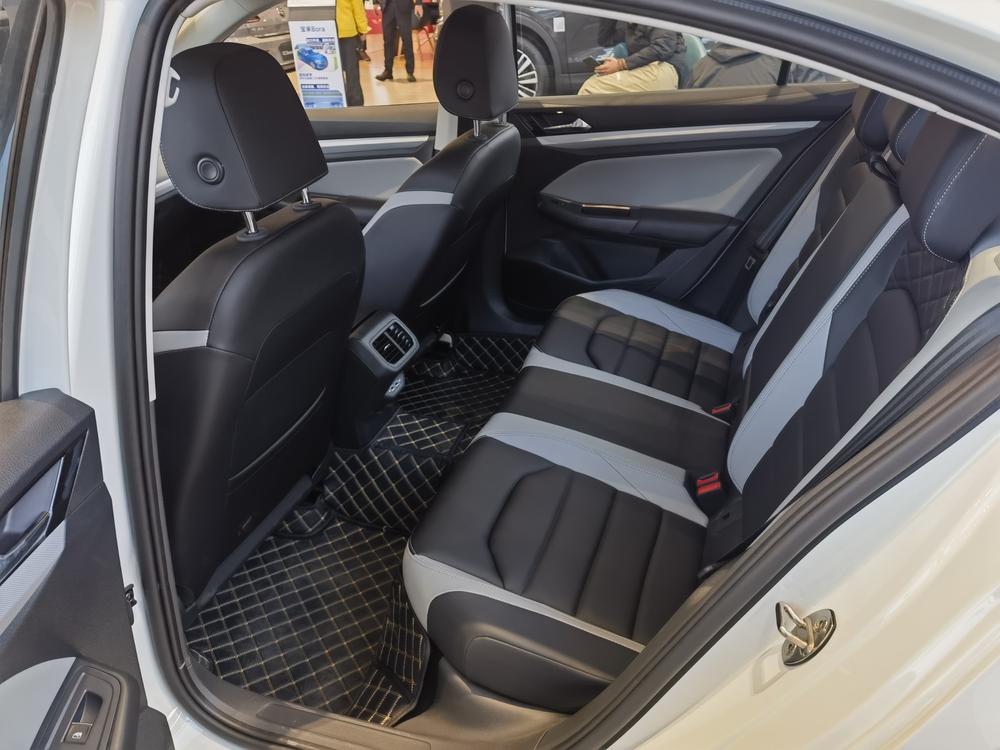 Volkswagen Bora 2025 car image #10