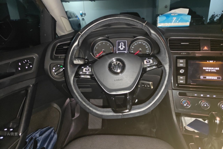 Volkswagen Golf 2019 car image #12