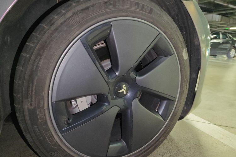 Tesla Model 3 2022 car image #9
