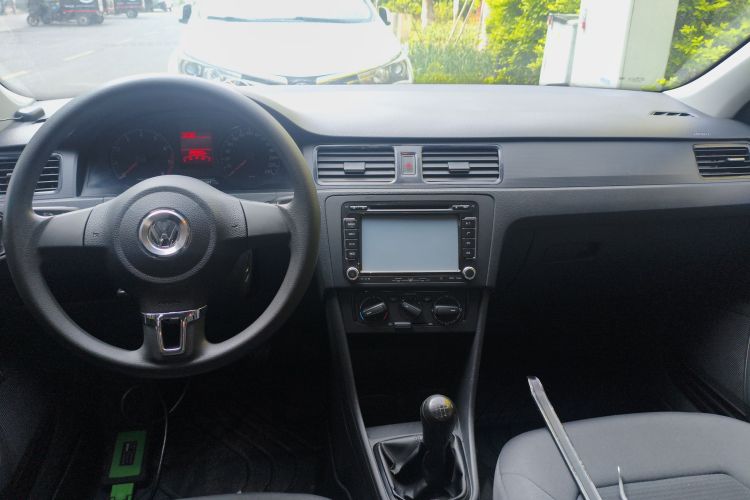 Volkswagen Santana 2016 car image #10