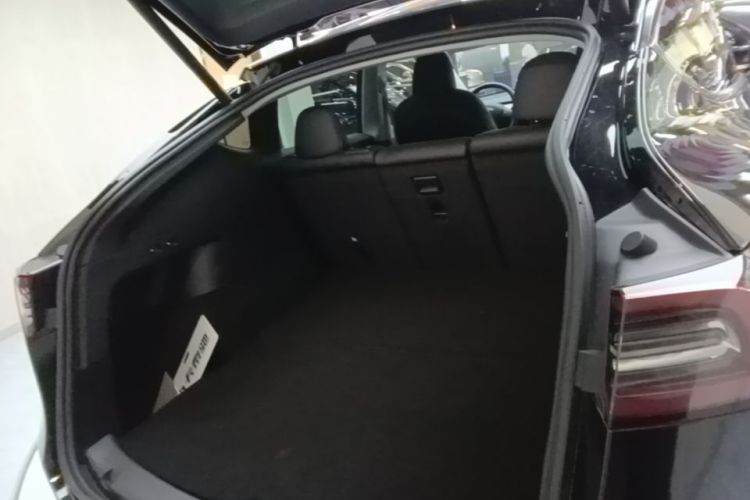 Tesla Model Y 2022 #25 Tesla Model Y 2022 car image #25