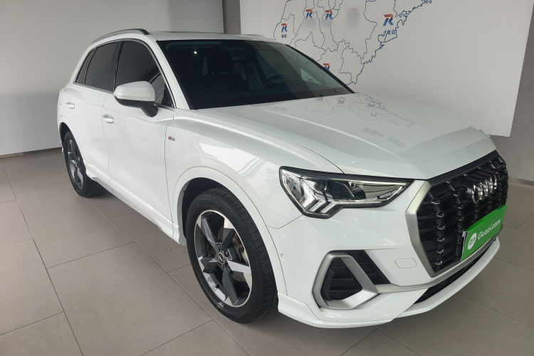 Audi Q3 2021 car image #4