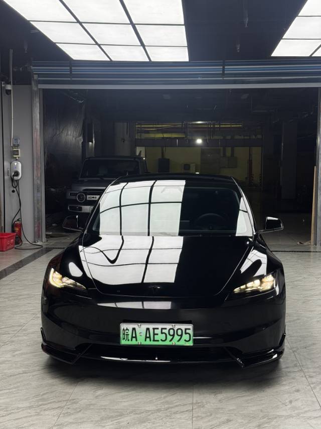 Tesla Model 3 2024 car image #2