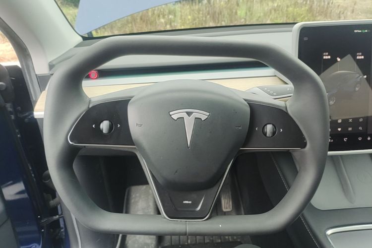 Tesla Model Y 2022 #11 Tesla Model Y 2022 car image #11