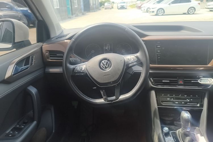 Volkswagen Tharu 2020 car image #11