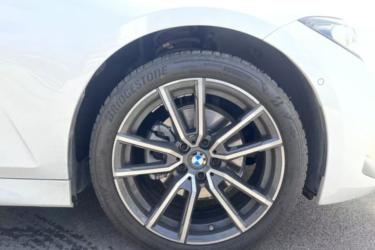 BMW 3 Series 2024 car image #8