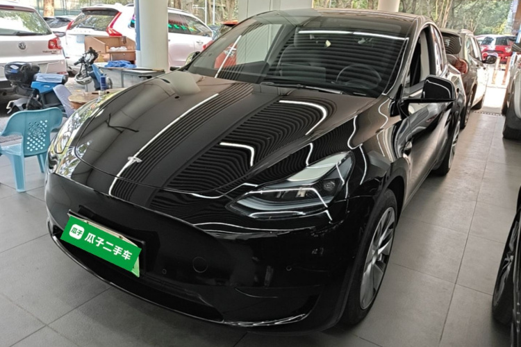 Tesla Model Y 2022 car image #2
