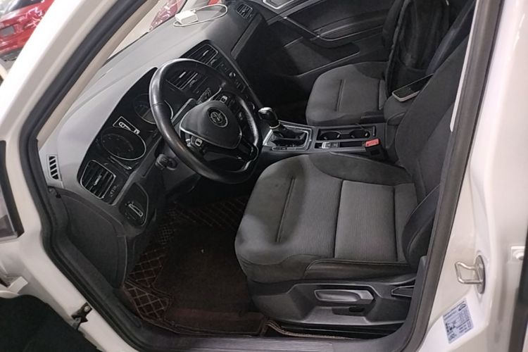 Volkswagen Golf 2018 car image #15