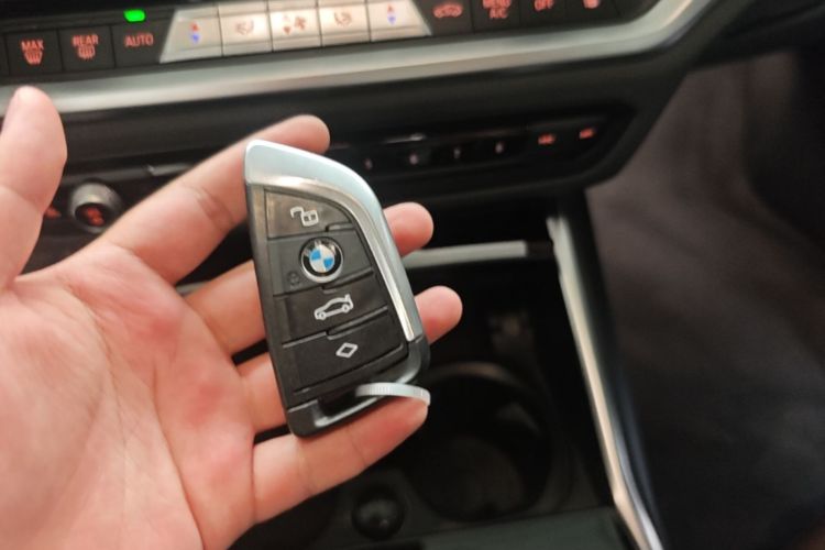 BMW 3 Series 2021 car image #10