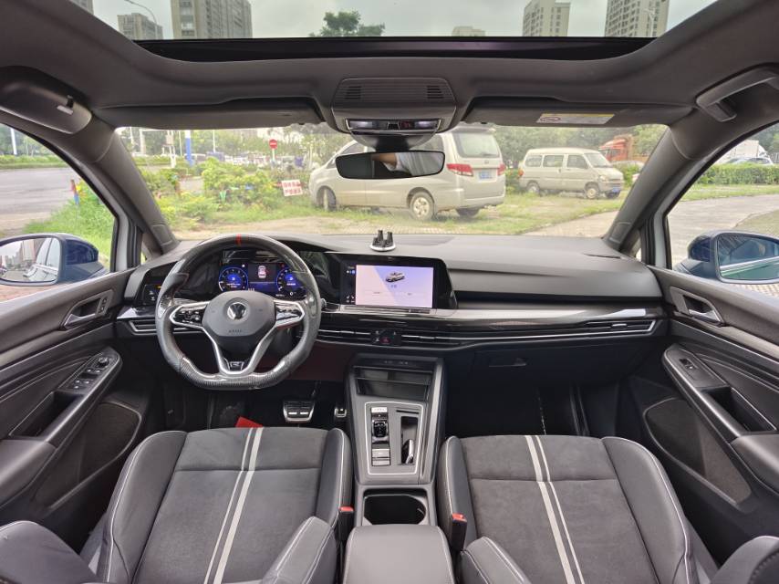 Volkswagen Golf 2022 car image #5