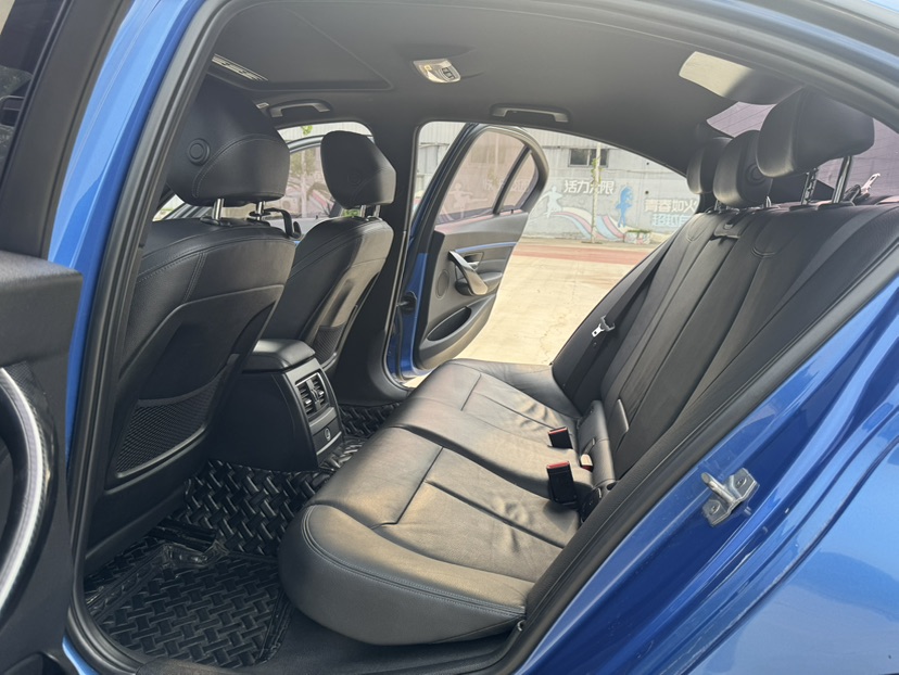 BMW 3 Series 2018 car image #14