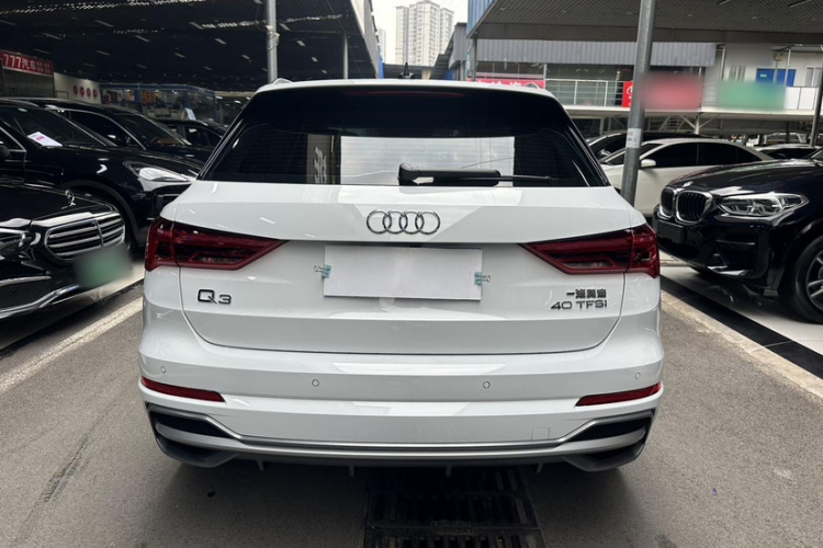 Audi Q3 2022 car image #4