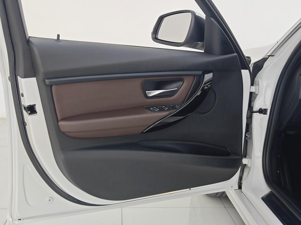 BMW 3 Series 2019 #13 BMW 3 Series 2019 car image #13