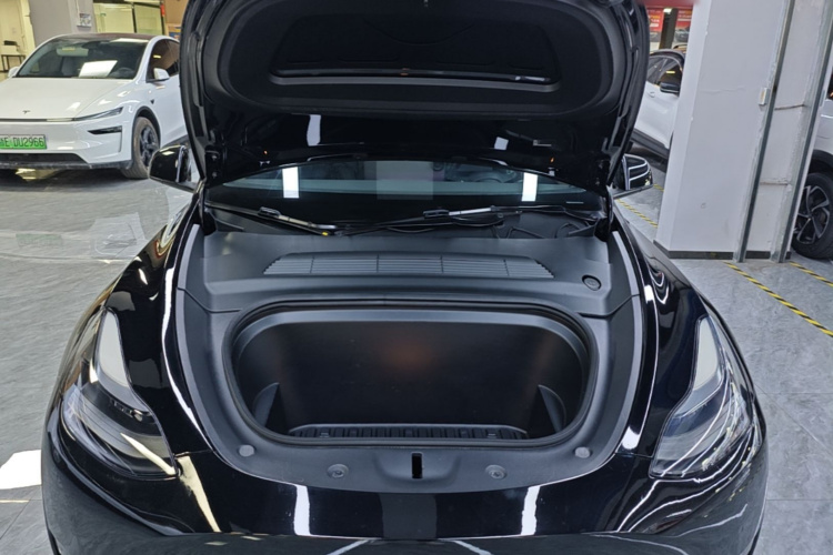 Tesla Model Y 2023 car image #20