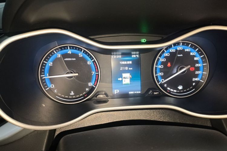 GEELY Emgrand 2019 car image #12