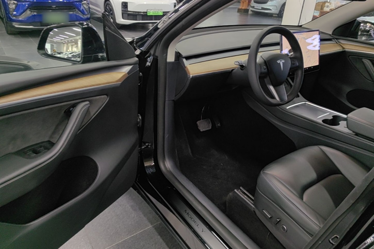 Tesla Model Y 2021 #16 Tesla Model Y 2021 car image #16
