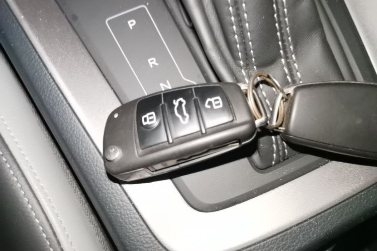 Audi Q3 2021 car image #9
