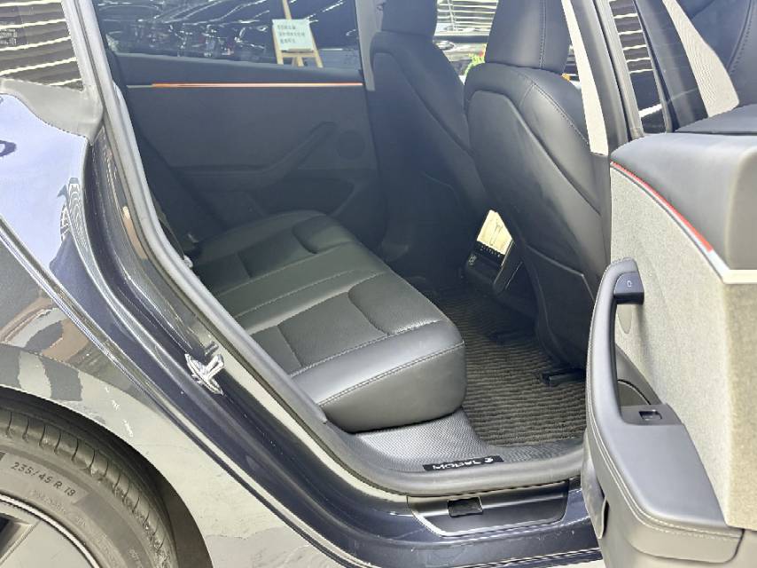Tesla Model 3 2024 car image #3