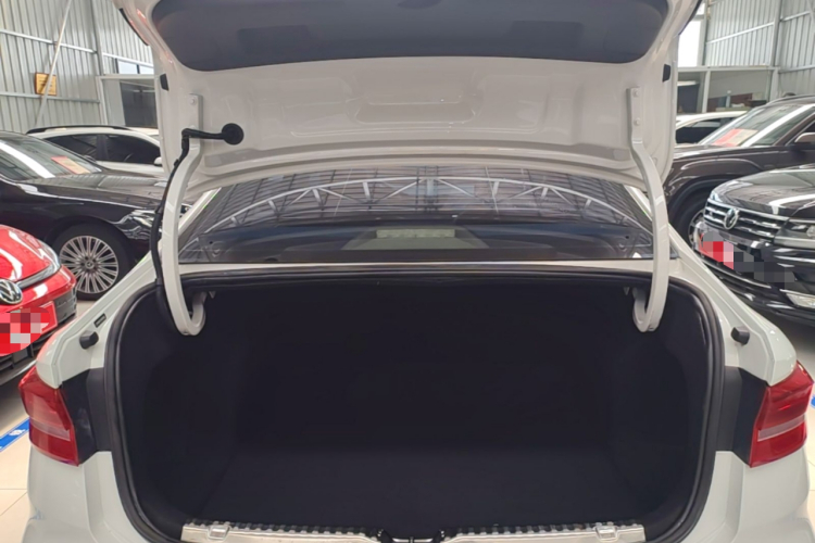 Volkswagen Lavida 2018 car image #19