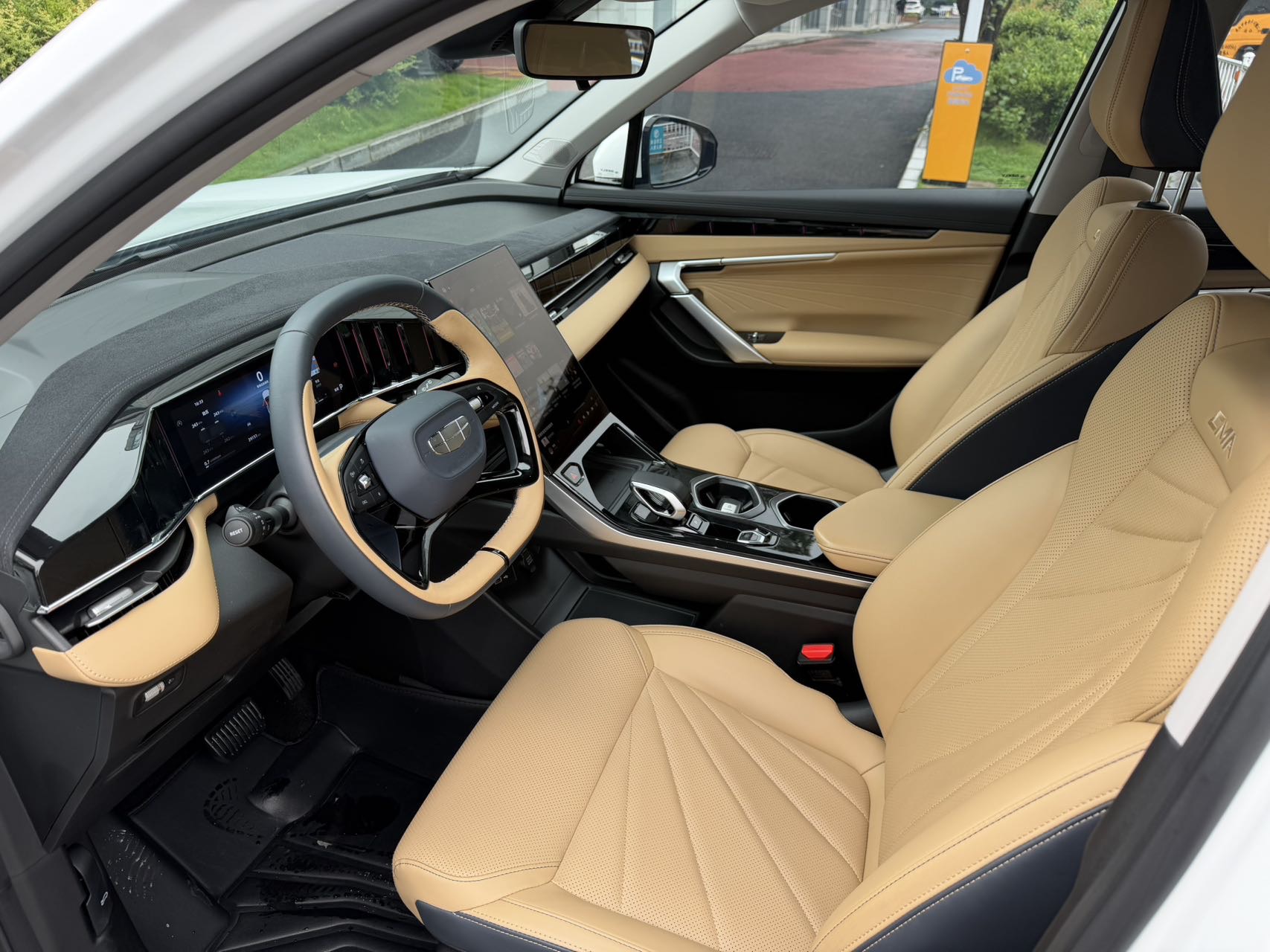 GEELY Boyue L 2023 car image #4