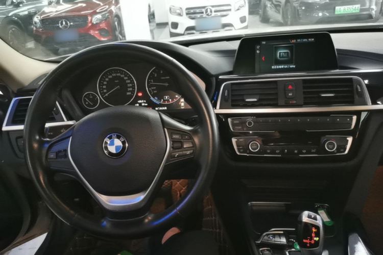 BMW 3 Series 2018 car image #11