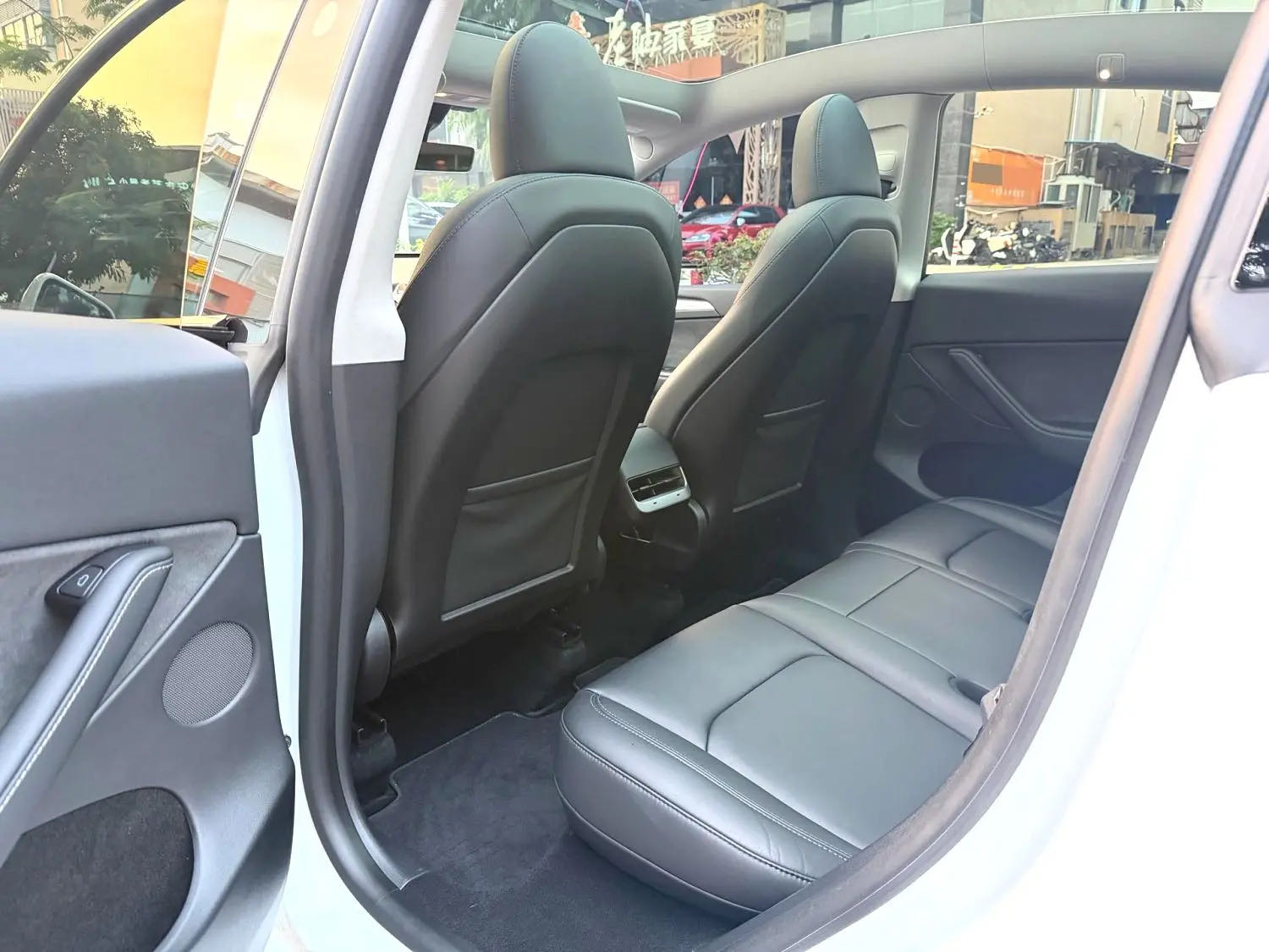 Tesla Model Y 2024 car image #5