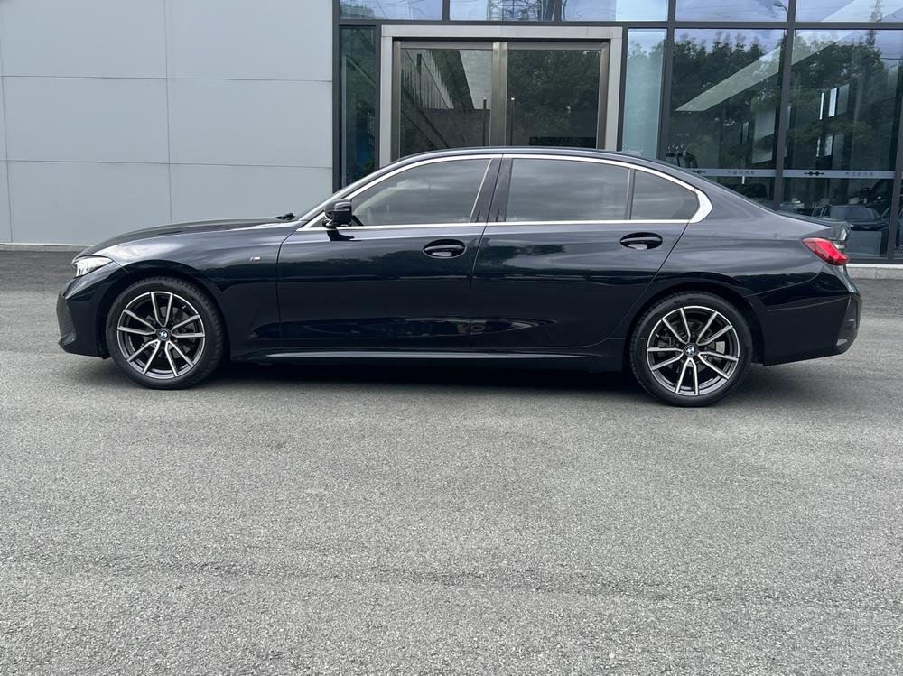 BMW 3 Series 2023 #4 BMW 3 Series 2023 صورة سيارة #4