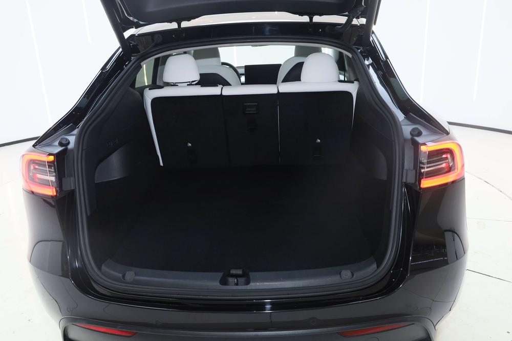 Tesla Model Y 2023 #26 Tesla Model Y 2023 car image #26
