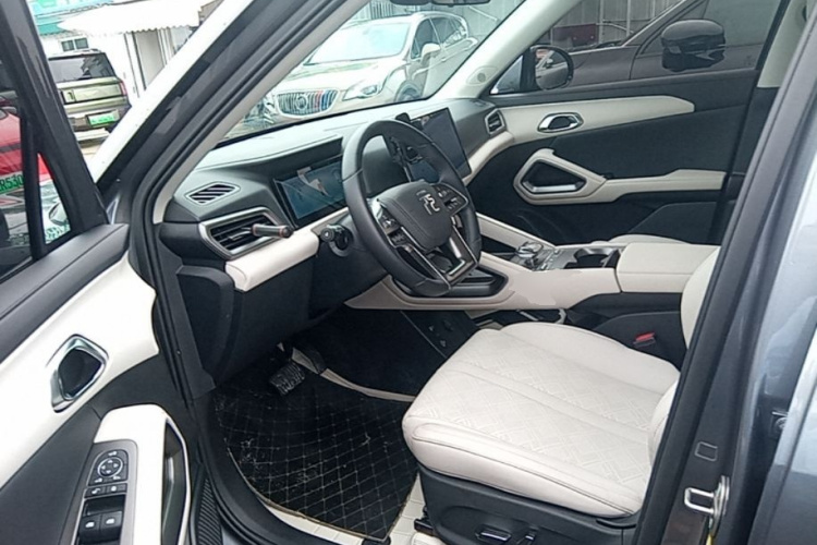 BYD YuanUP 2024 #16 BYD YuanUP 2024 car image #16