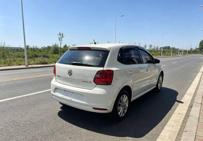 Volkswagen Polo 2015 car image #6
