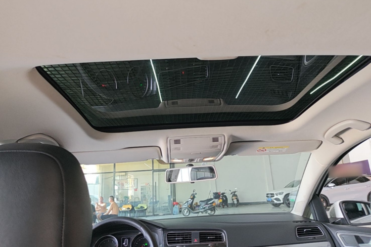 Volkswagen Golf 2020 car image #18