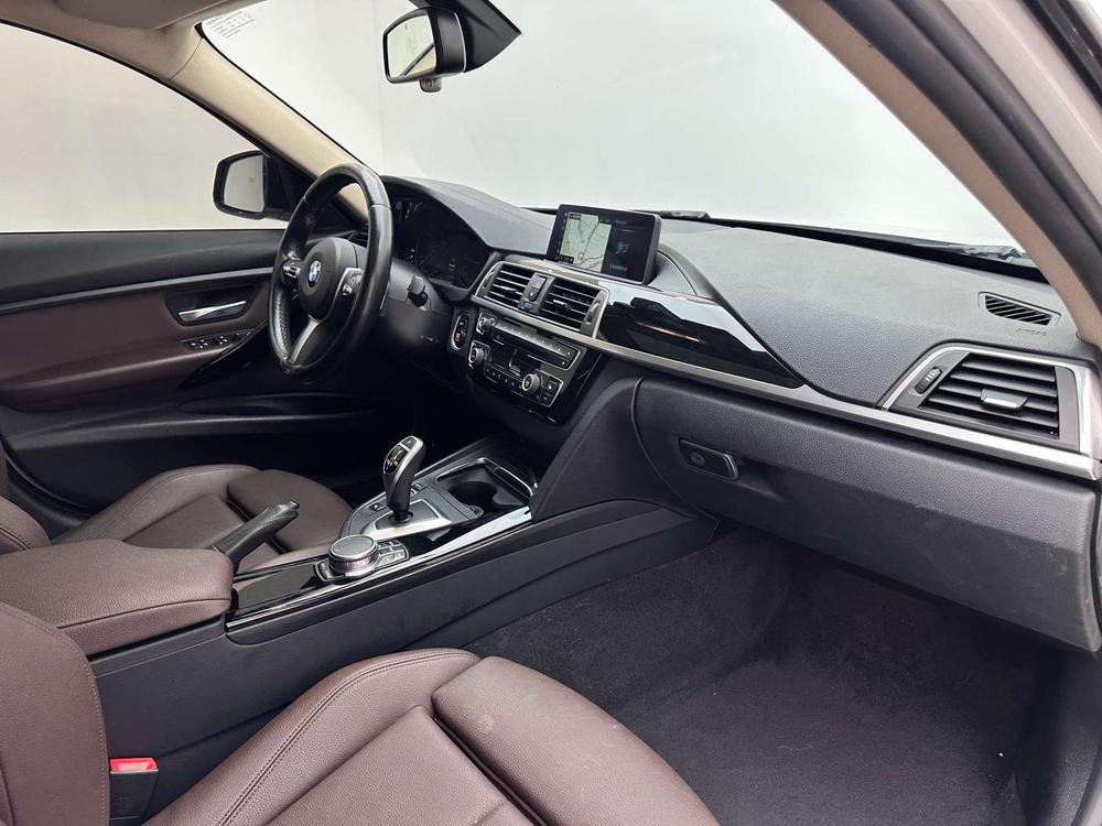 BMW 3 Series 2018 car image #13