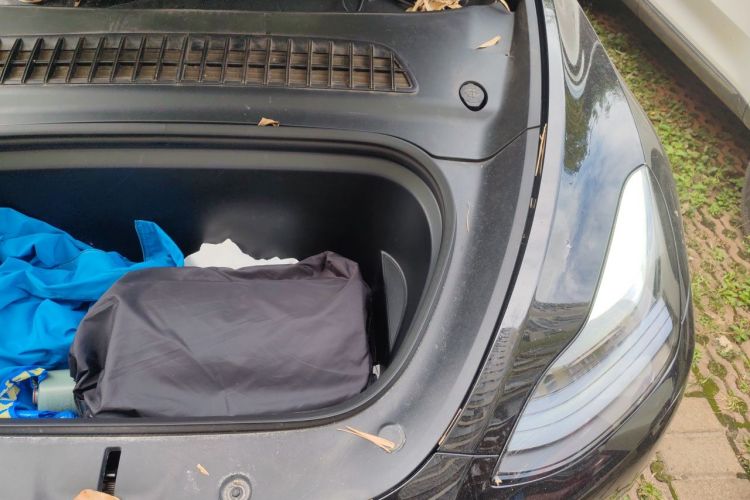 Tesla Model Y 2023 car image #23