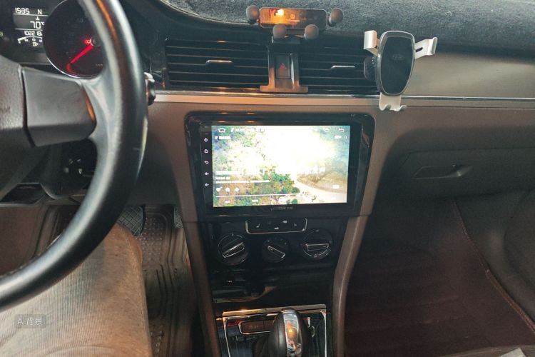 Volkswagen Bora 2014 car image #15