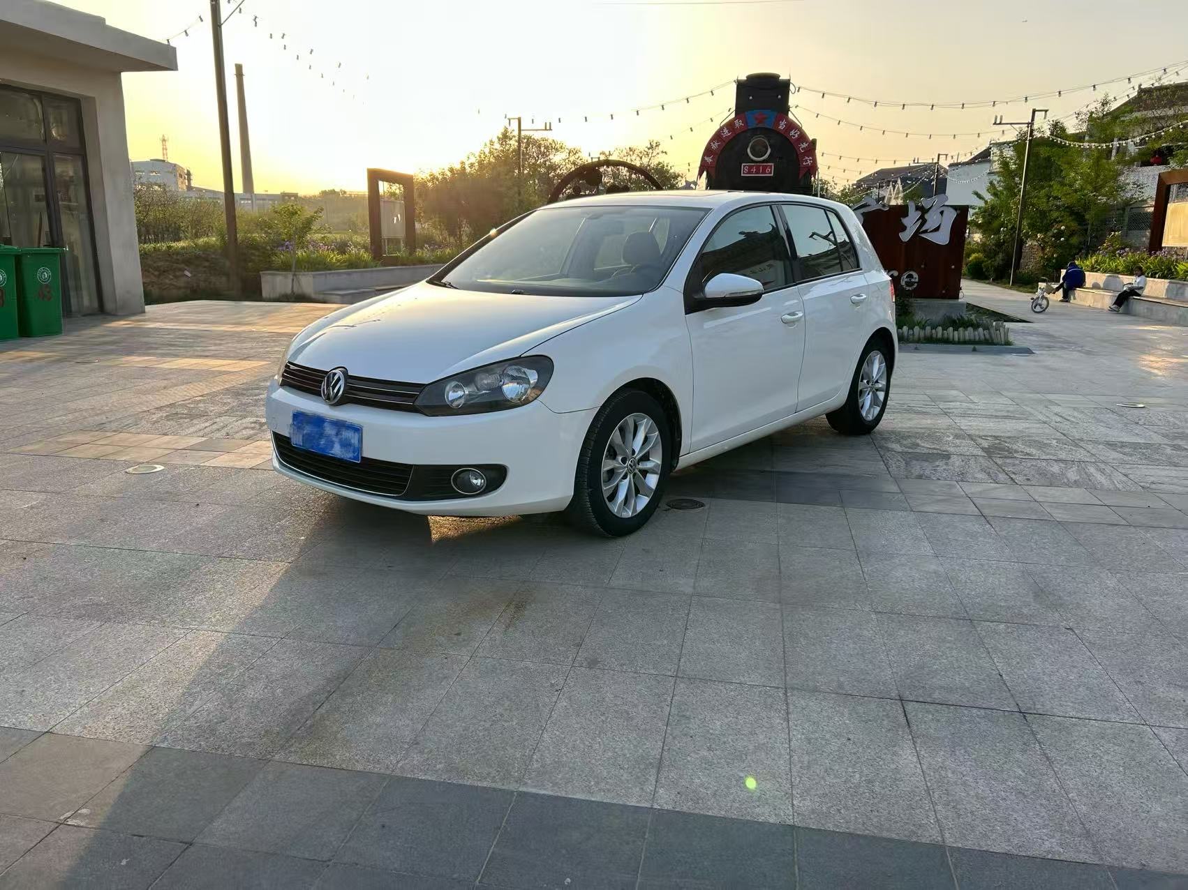 Volkswagen Golf 2011 car image 