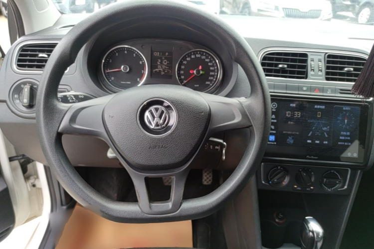 Volkswagen Polo 2015 #11 Volkswagen Polo 2015 car image #11