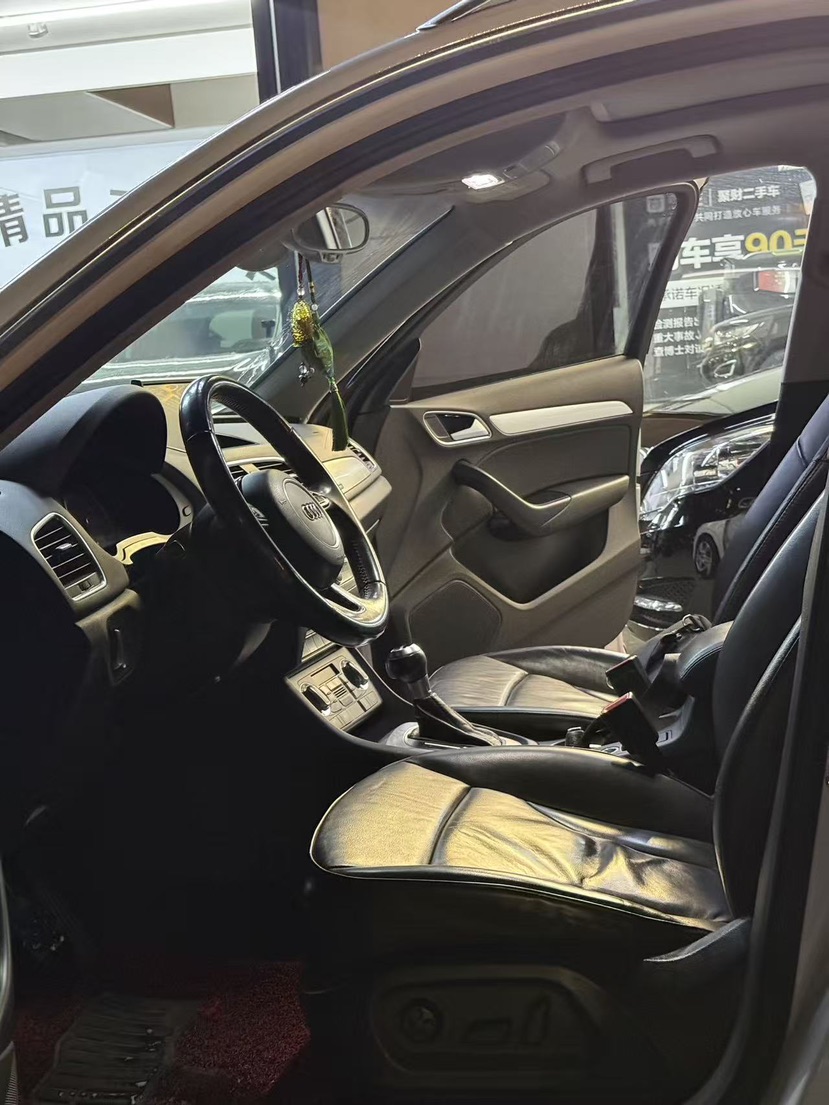 Audi Q3 2015 car image #6