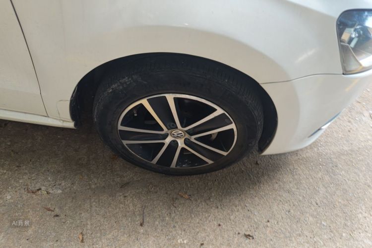 Volkswagen Polo 2015 car image #9