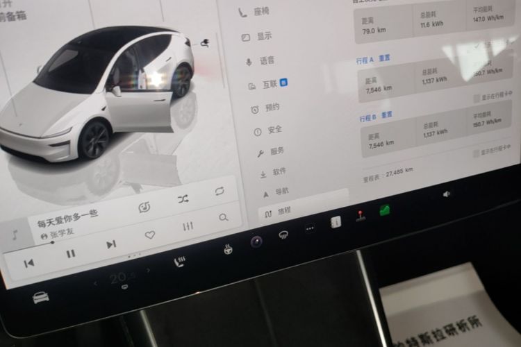 Tesla Model Y 2025 #12 Tesla Model Y 2025 car image #12