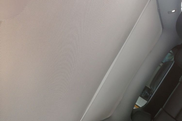 Tesla Model Y 2023 car image #18