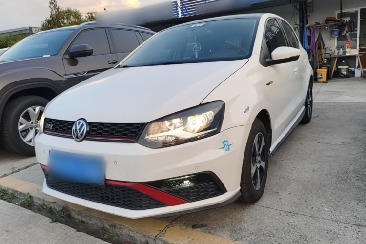Volkswagen Polo 2016 car image #2
